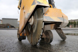 asphalt and concrete milling cutter saw